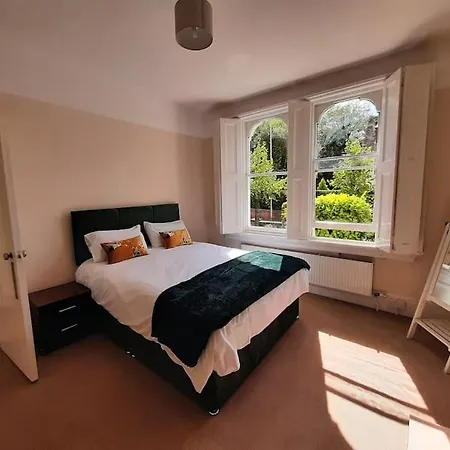 Wokingham - Central 2 Beds Home With Parking Exterior photo