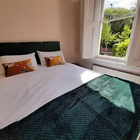 Wokingham - Central 2 Beds Home With Parking Exterior photo