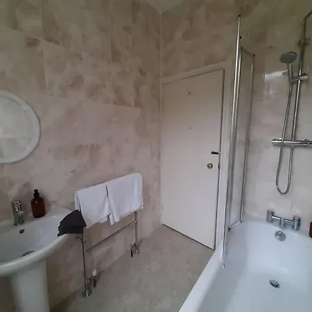 Wokingham - Central 2 Beds Home With Parking Exterior photo