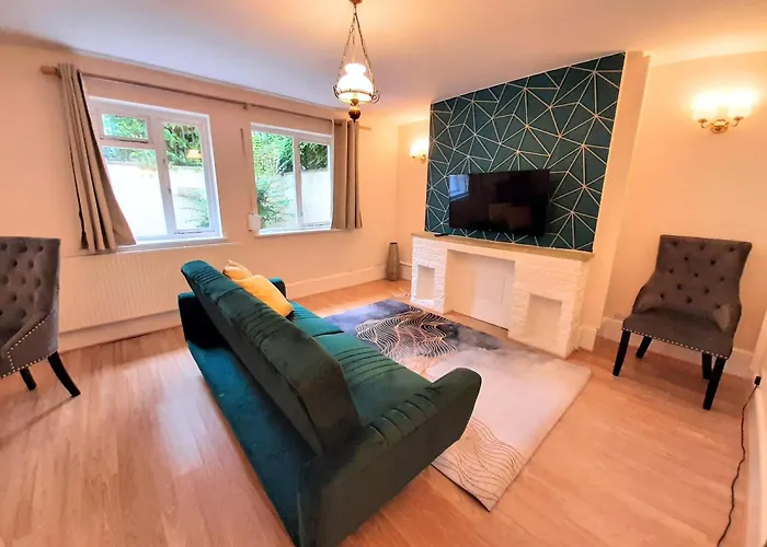 Wokingham - Central 2 Beds Home With Parking
