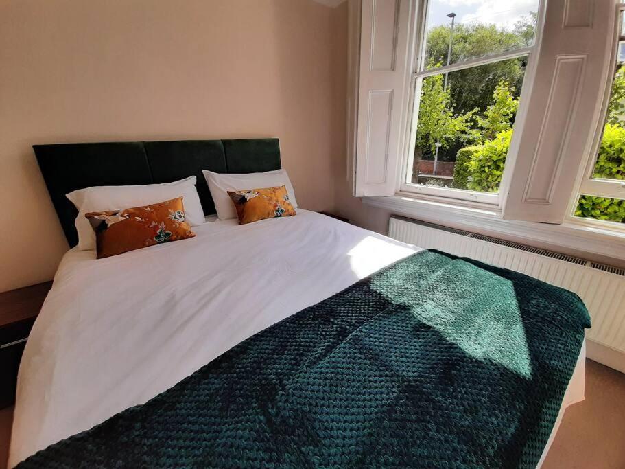 - 2 Beds With Parking
