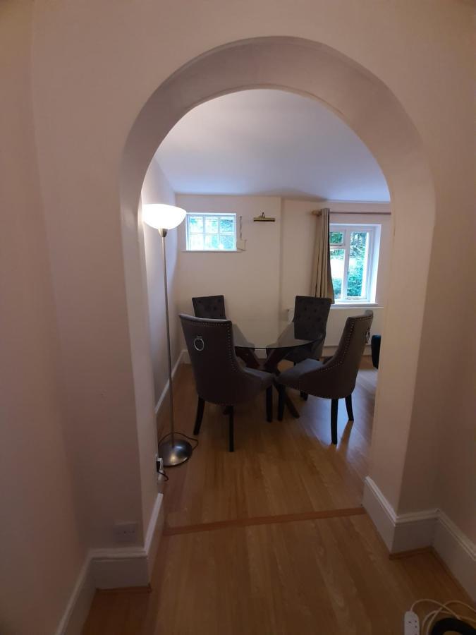 - 2 Beds With Parking * Wokingham